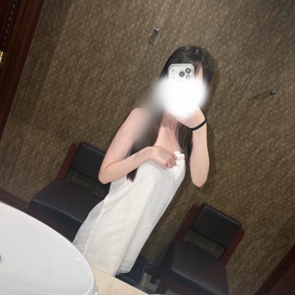 あこ【色白スタイル抜群未経験】